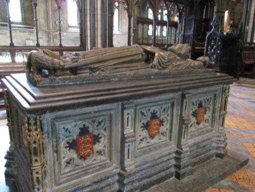EMREM Summer Trip 2013 - Worcester Cathedral: The tomb and effigy of King John.